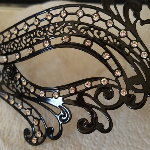 Black Metal Halloween Mask with Rhinestones - Picture 5 of 5